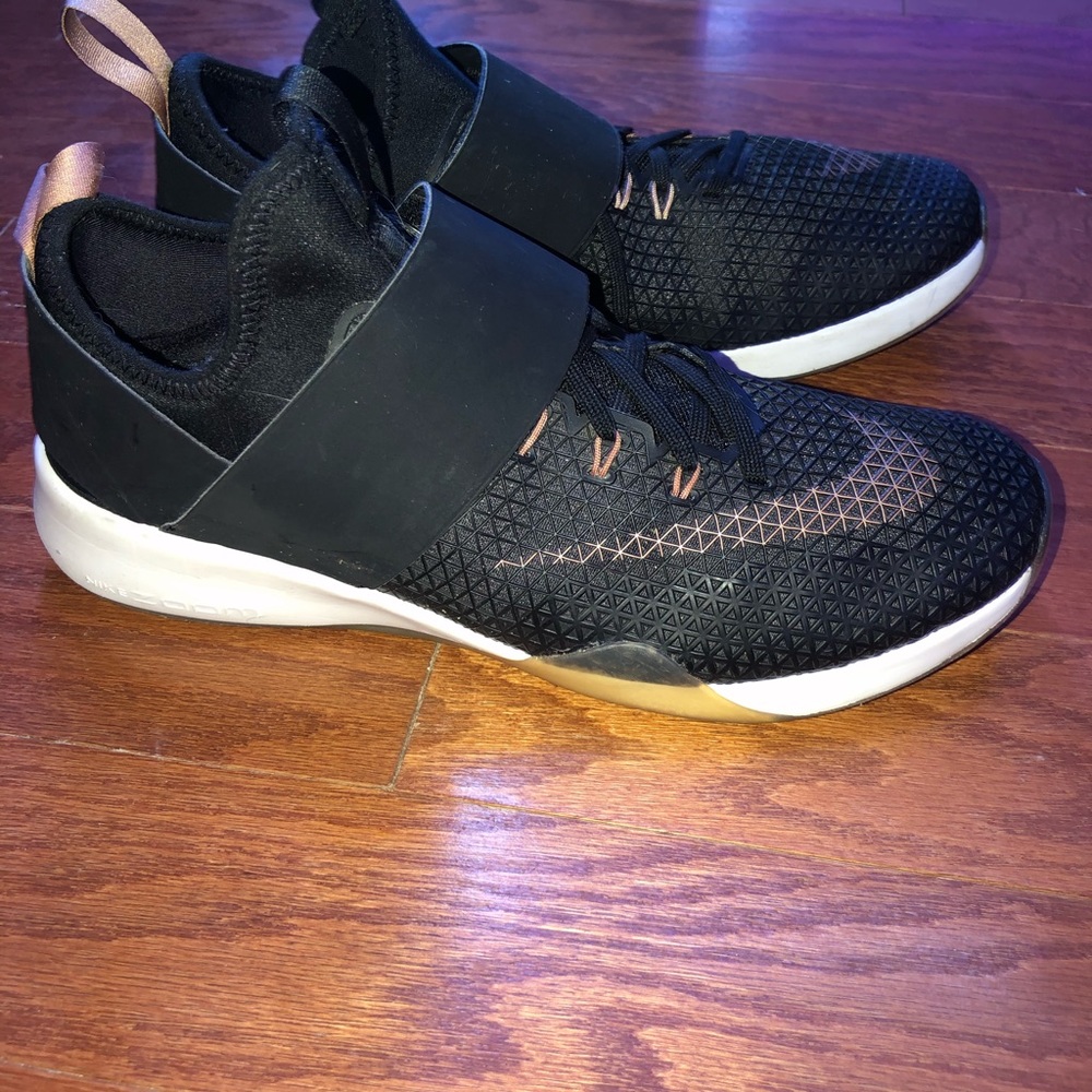 Nike air zoom strong rose gold and black